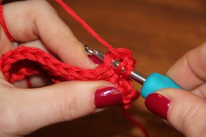 How to do a double crochet | Crochetier.com